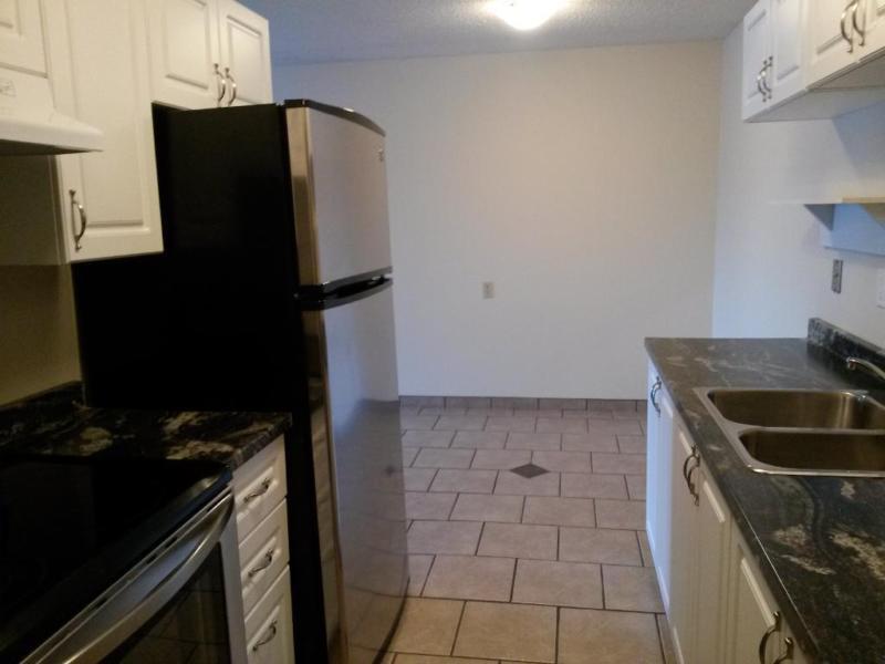 2 Bedroom, Stainless Steel Appliances and Ready for you