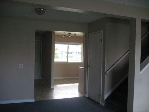 3 BEDROOM TOWNHOUSE - NEW PAINT - WEST