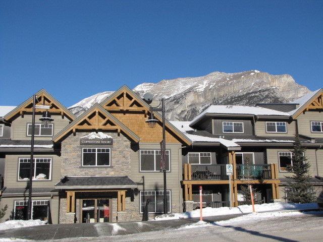 Beautiful Mountain Retreat just minutes from  & Canmore