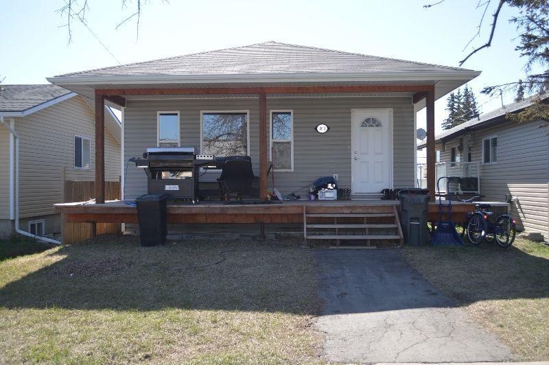 Great Place to Call Home in Sexsmith! 5 bed/2 bed/Full Basement!