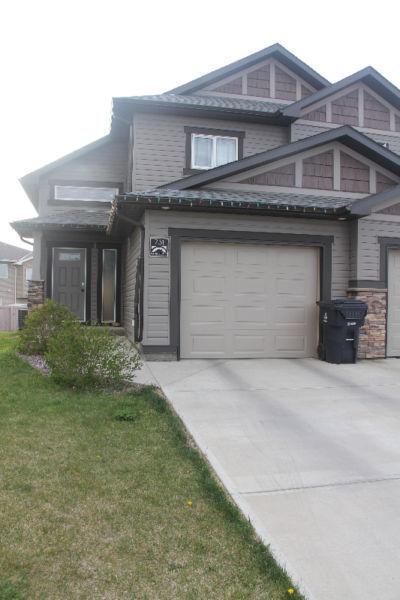 $259,900 - Like New Copperwood 3 Bedrooms fully develope