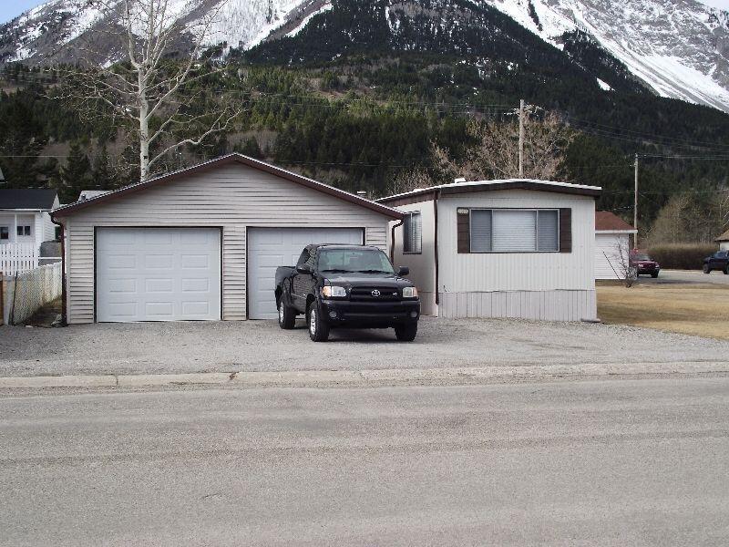 Modular home with garage in Crowsnest Pass