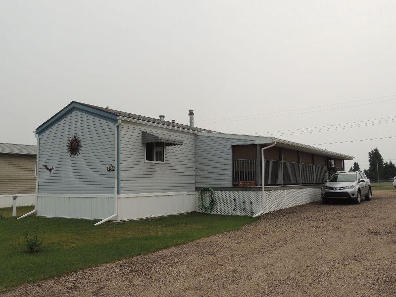 IMMACULATE! 1997 Mobile home in the Village of Marwayne