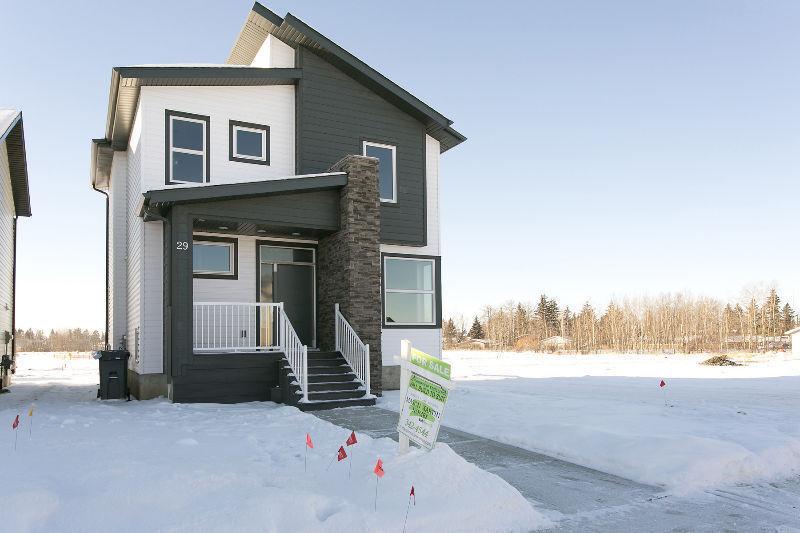 3 Bedroom Two Storey With 2.5 Bathrooms and Den!