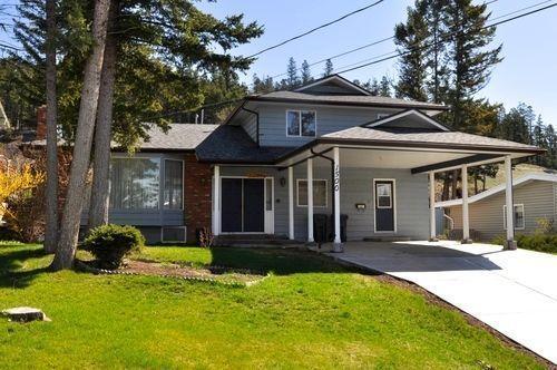 Older established neighbourhood offers this spacious four level