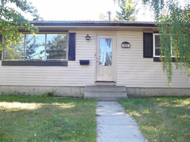 2 Bedroom Basement Suite in Pineridge NE Available June 1