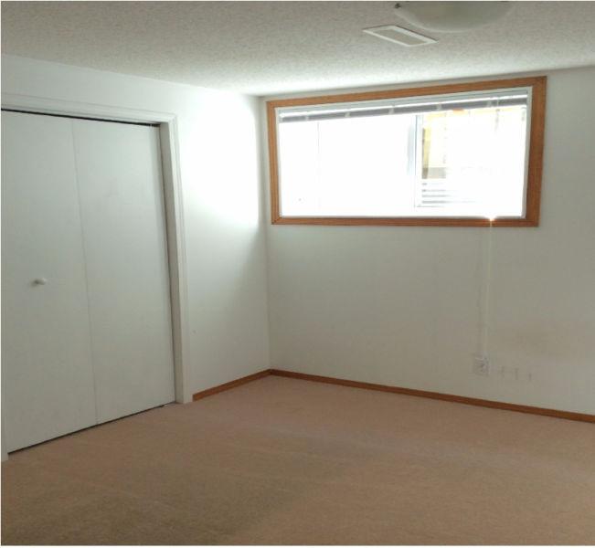 2 Bedroom Basement Suite in Pineridge NE Available June 1