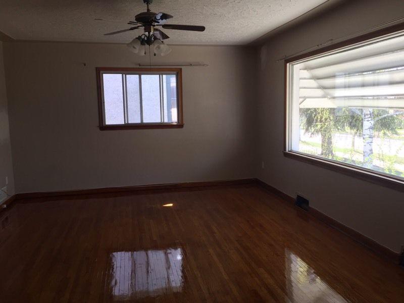 Spacious 2 Bedroom MAIN FLOOR in Forest Heights for Rent