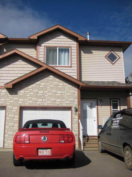 10150 121 Ave, 3 Bedroom townhouse with Garage!!