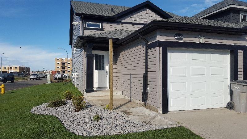 SAFE & BEAUTIFUL 2 BEDROOM LOWER WITH ATTACHED GARAGE!