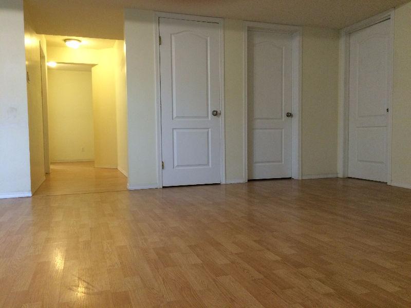 Bright &Large 3-Bdrm in Convenient Location,south