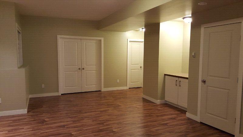 SYLVAN LAKE Modern & Bright 2 Bedroom Basement Suite