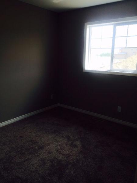 Room Available July 15 ~ New Townhouse in Sylvan Lake