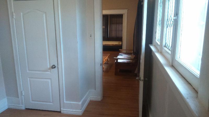 ROOM for Rent, Whole MAIN Floor,Own Entry;FREE WIFI (Downtown)
