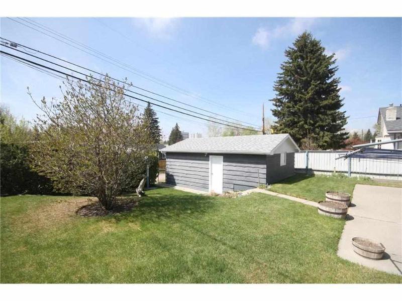 Single over-sized garage - 8 minutes walking distance from Unive