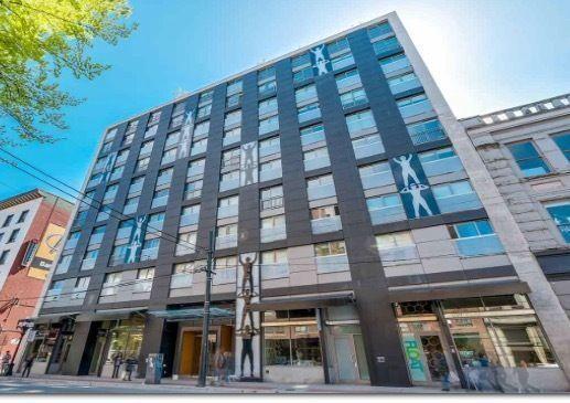 Live in the Heart of it All- Bright, Like-new Condo in Gastown