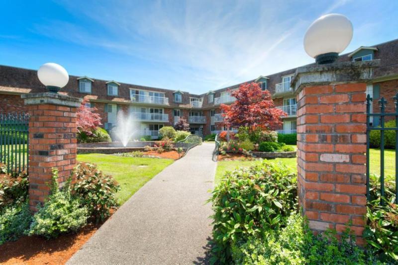 One Bedroom For Rent at Fraser Tolmie Apartments - 1701 Cedar