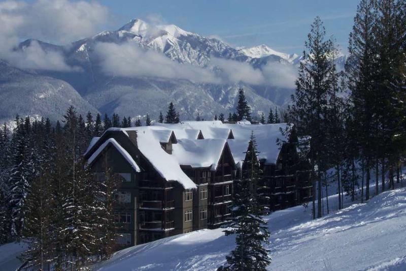 AVAIL NOW-KICKING HORSE 2BED/2BATH CONDO SKI IN/SKI OUT SLEEPS 6