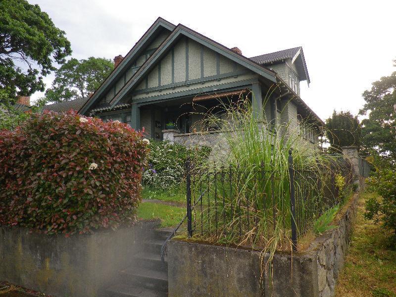 Bachelor Suite in Fernwood