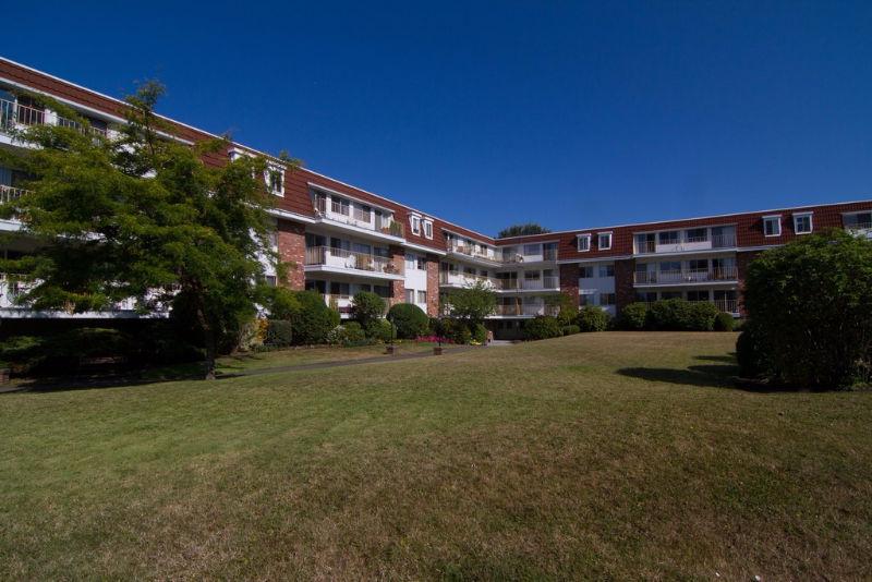 Charming condo just a few steps away from UVIC!