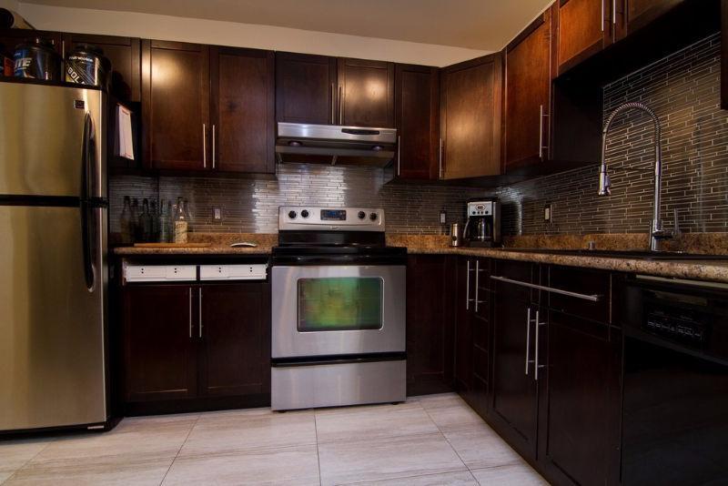 NEW LISTING: 2br condo near Uptown/Mayfair - rentals allowed!