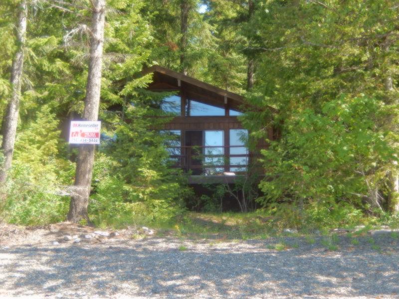 charming cabin on the Big Shuswap with 100 feet of waterfront
