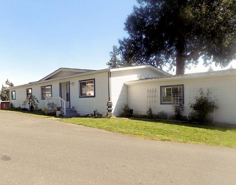 3 BEDROOM DOUBLE WIDE MOBILE HOME (+GARAGE & ENCLOSED SUNROOM)