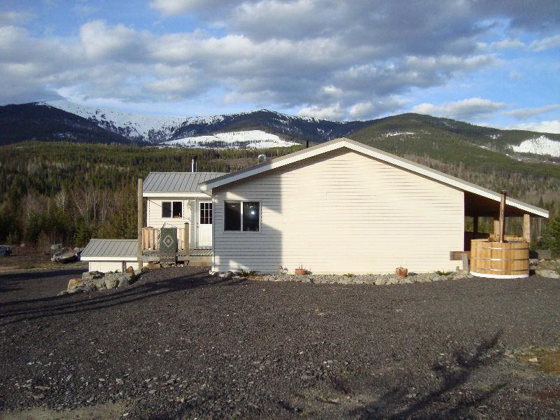 Eco-friendly off the grid property! (7745 3 Highway, Creston)