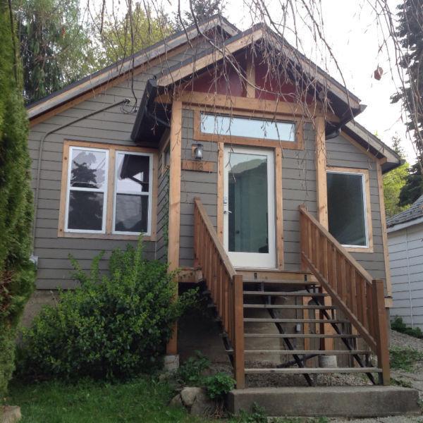 Fully Renovated, 2 Bedroom, 1 Bath Lower Fairview
