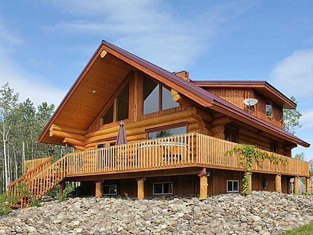 Custom Log House with Amazing Lake View