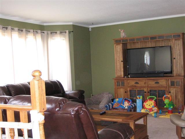 Nice Family Home in Thornhill!**OPEN HOUSE MAY 7/16 1-3 PM**