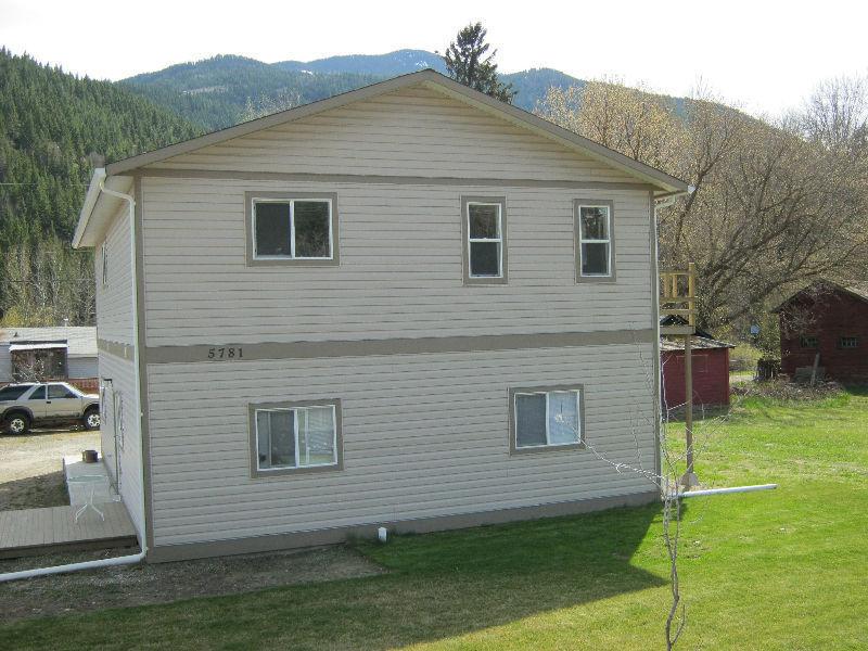 Newer HOME in Falkland BC Right Downtown