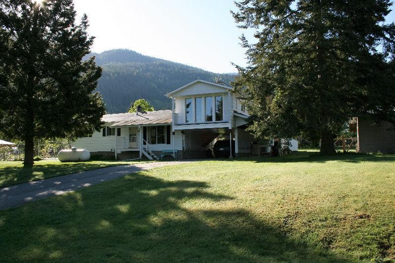 Southern BC - large home on .38 acre - lakeview