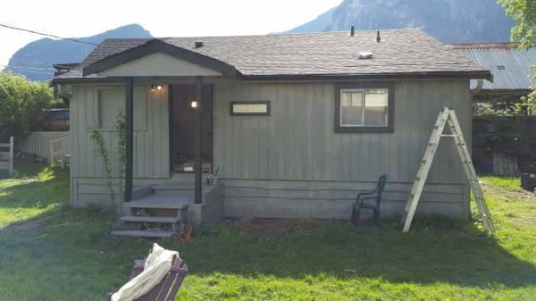 CUTE 2 BEDROOM HOUSE - SQUAMISH