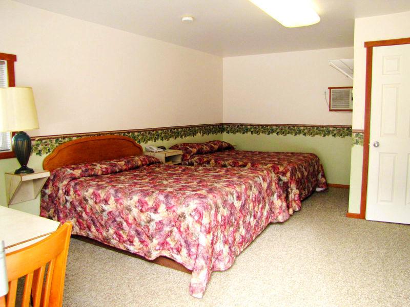 Peaks Lodge - 36 Room Motel w/ Restaurant For Sale
