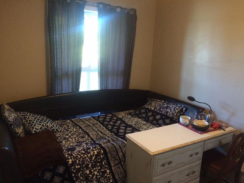 $500 roommate female wanted