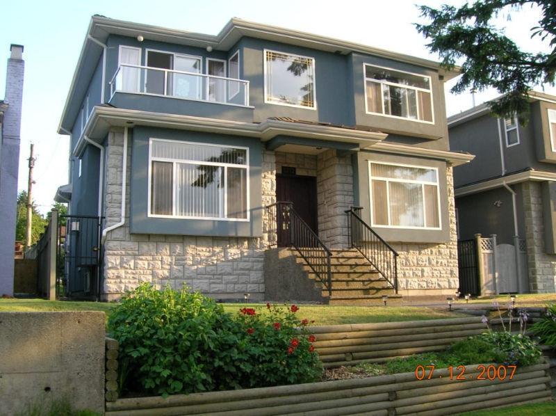 One bedroom (of 2) shared accommodations - Hastings-Sunrise