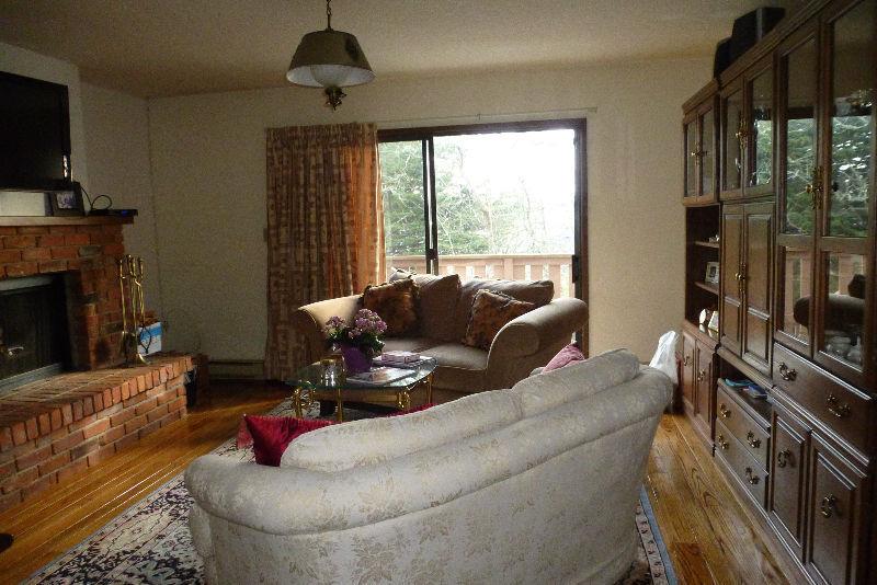 July 1: Large, Furnished, Bright Room For Rent Minutes From UVic