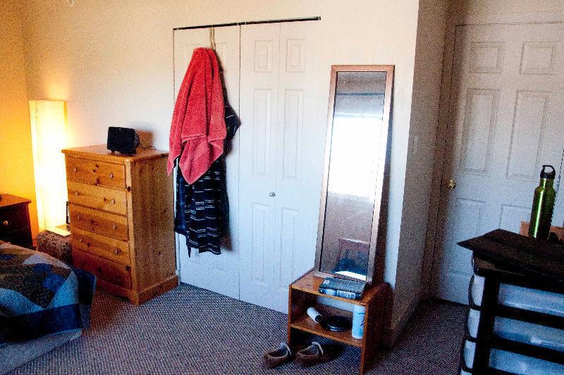 Large room in townhouse for rent for month of August - $450