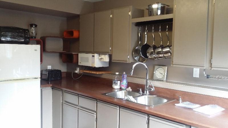 6 Near Jubilee Hospital - lower garden suite
