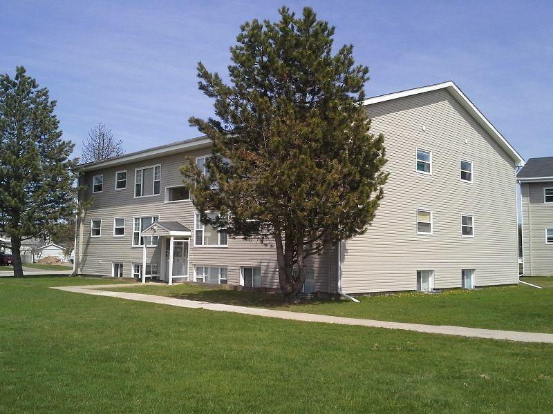 1 BDRM from $695 @ Skating CT near UNB