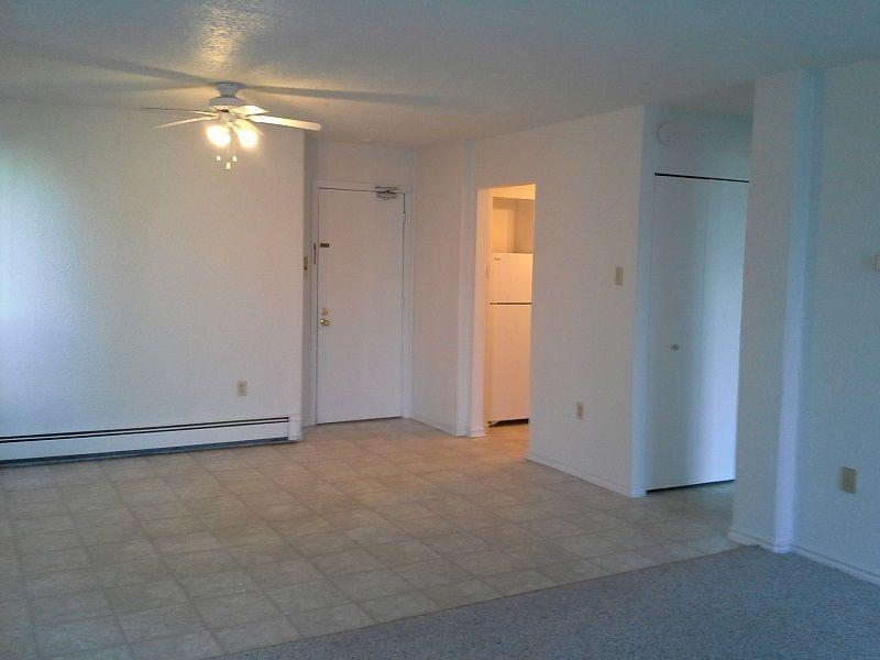 $695 - 1 Bedroom, Heat/Lights Incl., 53 Somerset, Balcony