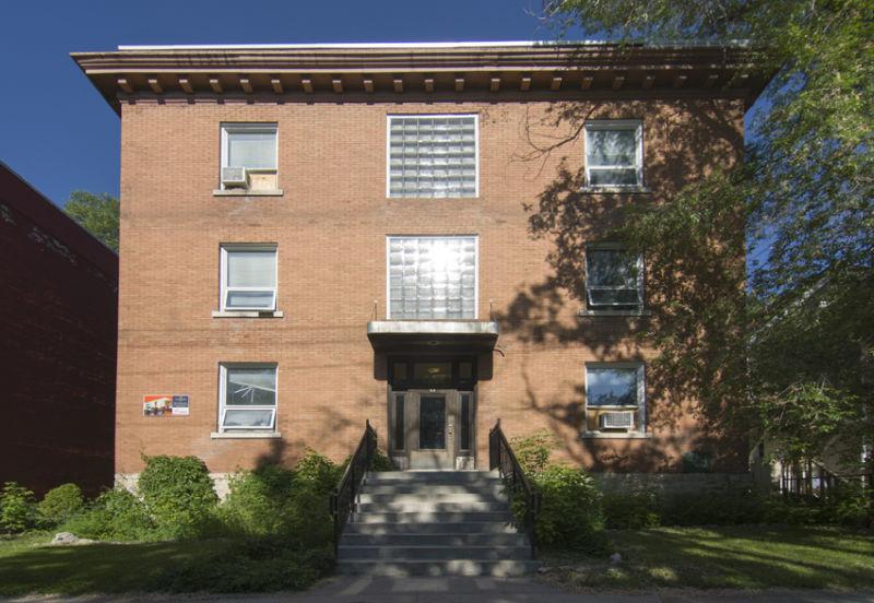 42 LANGSIDE - 1 Br - Now Available! - Includes Utilities!