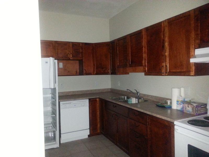 GREAT LOCATION WLK TO DOWNTOWN SPACIOUS 5 APPLIANCES