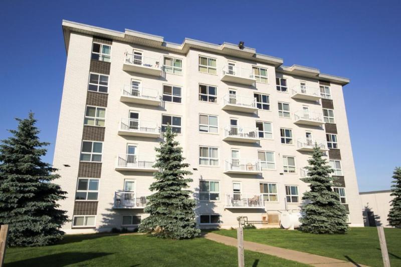 WE PAY YOUR UTILITIES-BALCONIES, RENOVATED...WOW! CALL NOW!