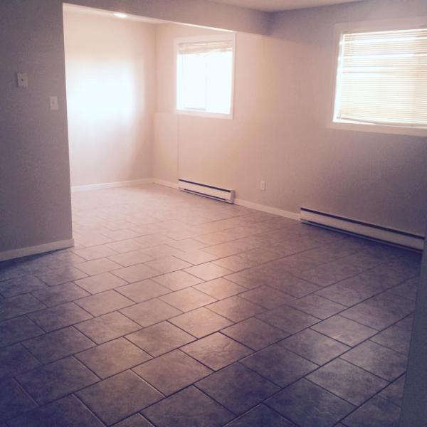 $250 CASH BACK! - *EAST* 2 BEDROOM **HEAT AND LIGHTS**