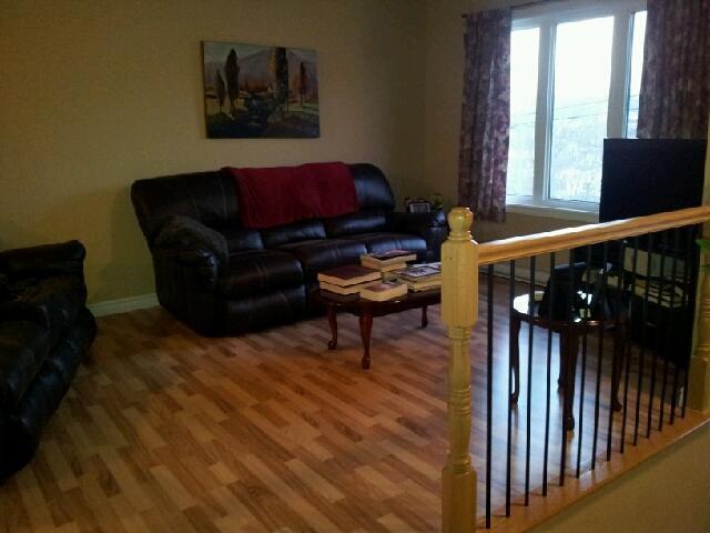 3 bdrm upstairs apartment available for mid May
