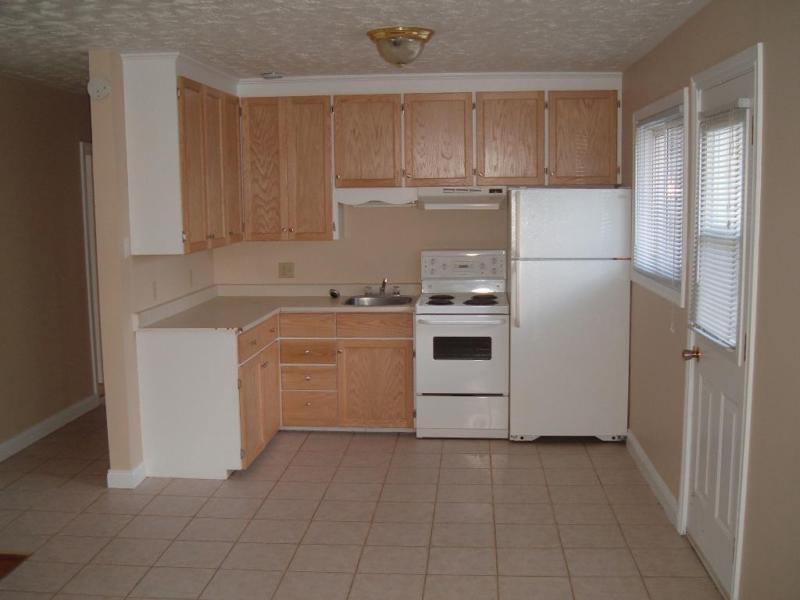 Students Welcome Sept 1 Centrally Located 3 Bedroom
