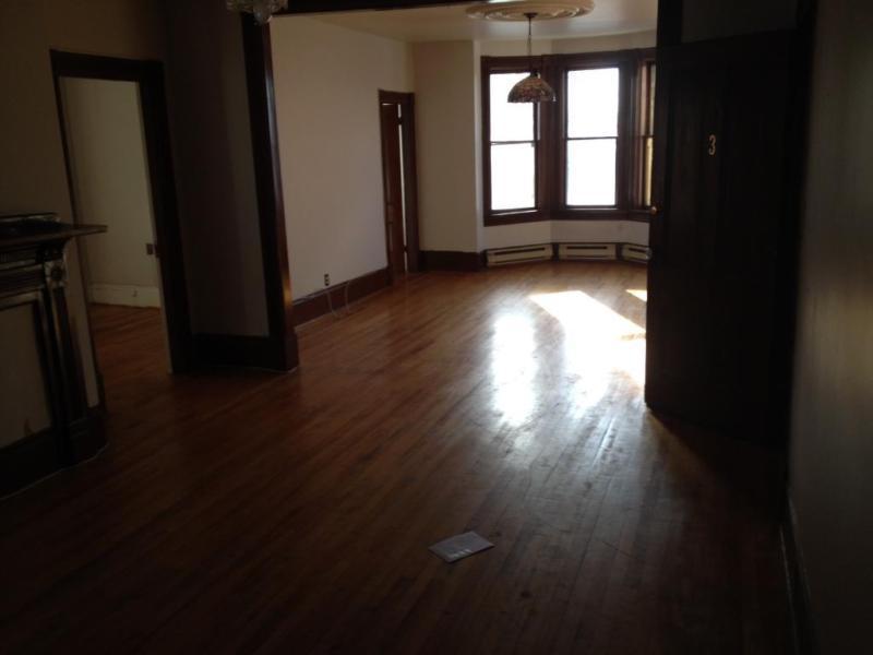 Large 3 bedroom flat **heat and lights included**
