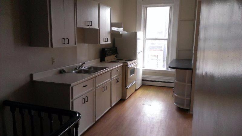 North - 2-3 Bedroom w/Washer-Dryer Available June 1st